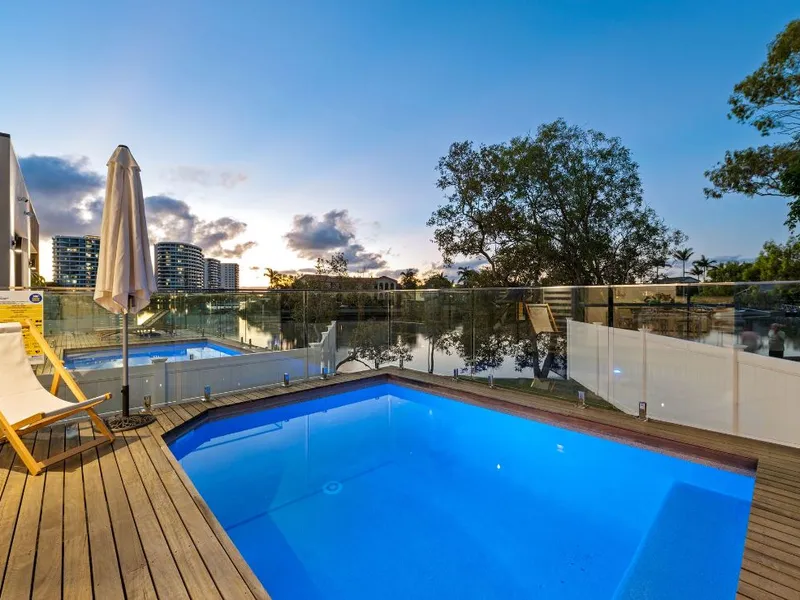 Meticulously Designed North To Water Residence