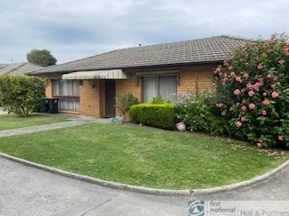 Three bedroom neat & tidy unit