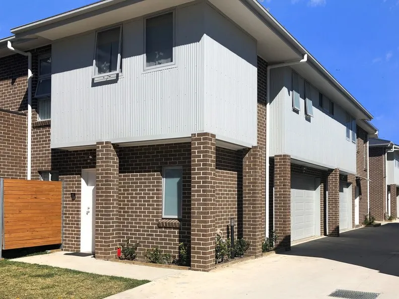 3 BEDROOM TOWN HOUSE IN COMPLEX OF 12