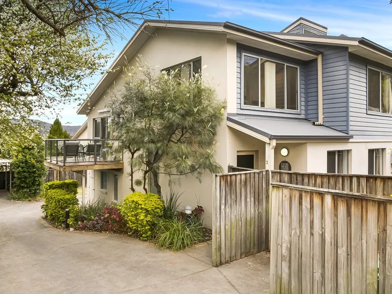 Family-sized Townhouse & Convenient Location