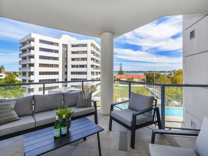 Short term lease in complex with Pool/Spa/Gym/Sauna