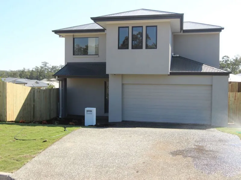 Spacious Four Bedroom Duplex - Great Location - Coomera