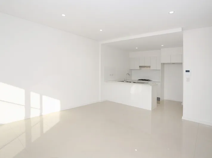Large 1 Bedroom Apartment ( Inclusive of Water and Electricity )