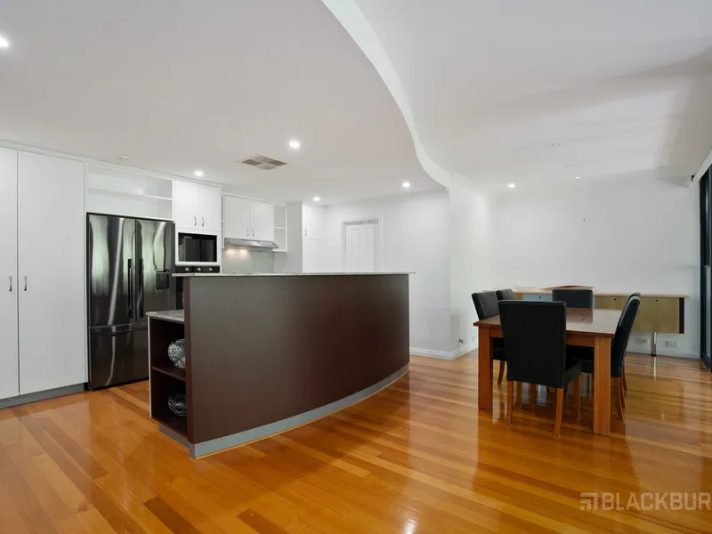 ALL THE SPACE YOU NEED & FULLY FURNISHED!