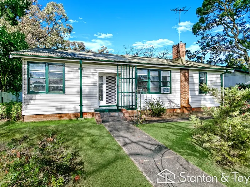 MID-CENTURY HOME ON LOVELY LEVEL 537m2 NORTH FACING BLOCK