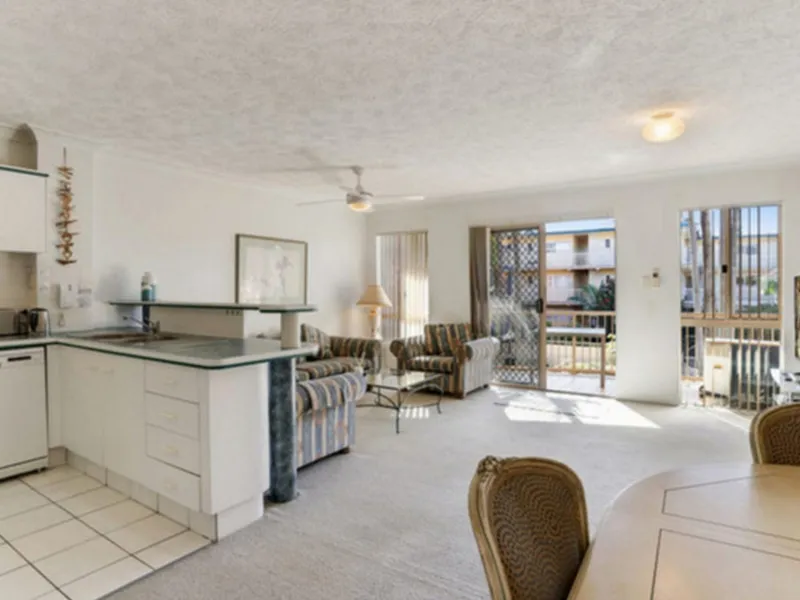 Fully Furnished Beachside Apartment in an Unbeatable Location