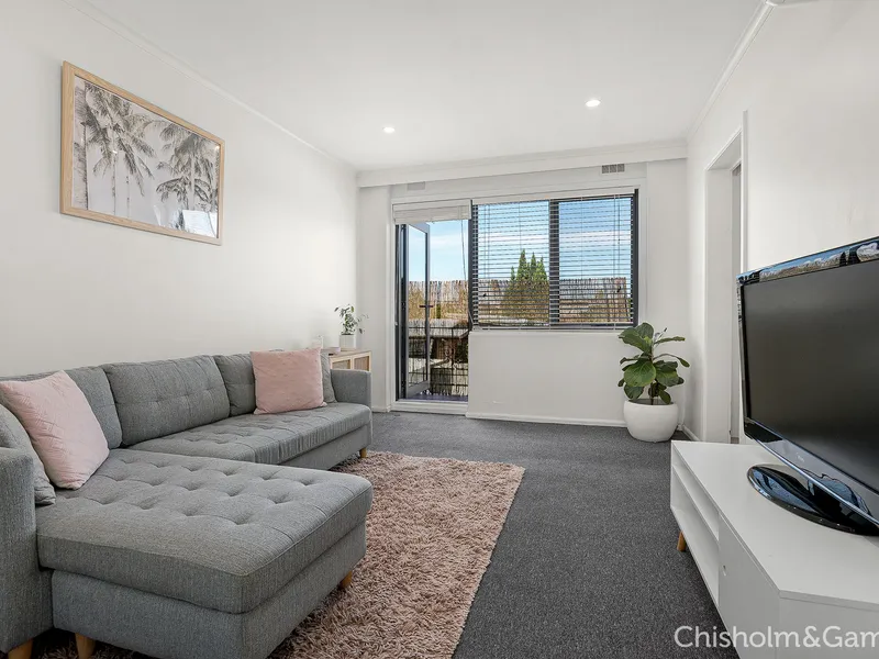 A Bright Spark with Savvy Style