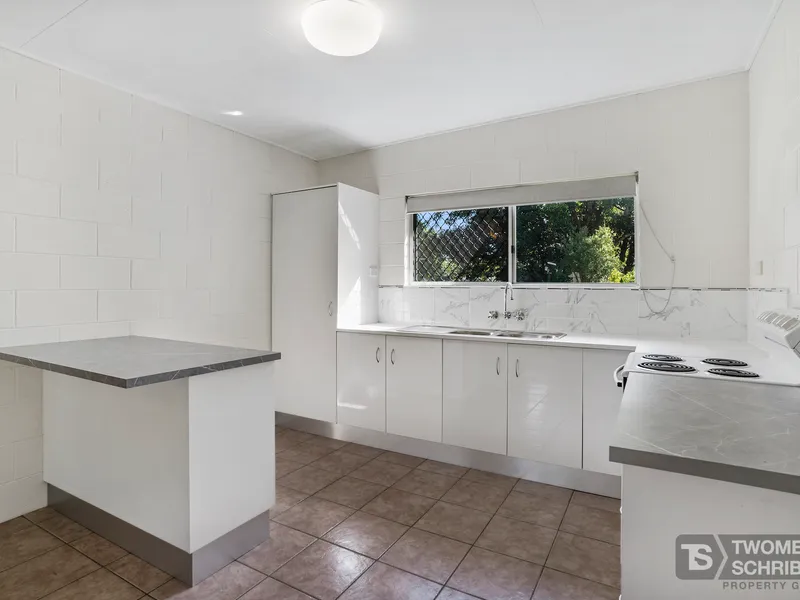 Semi-Detached Unit At End Of Cul-De-Sac