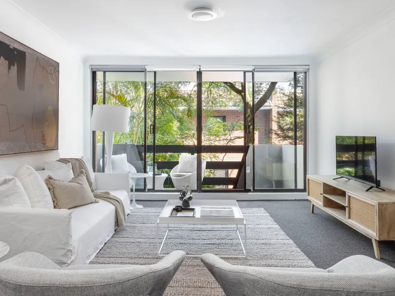 Soul-filled apartment with leafy garden aspect