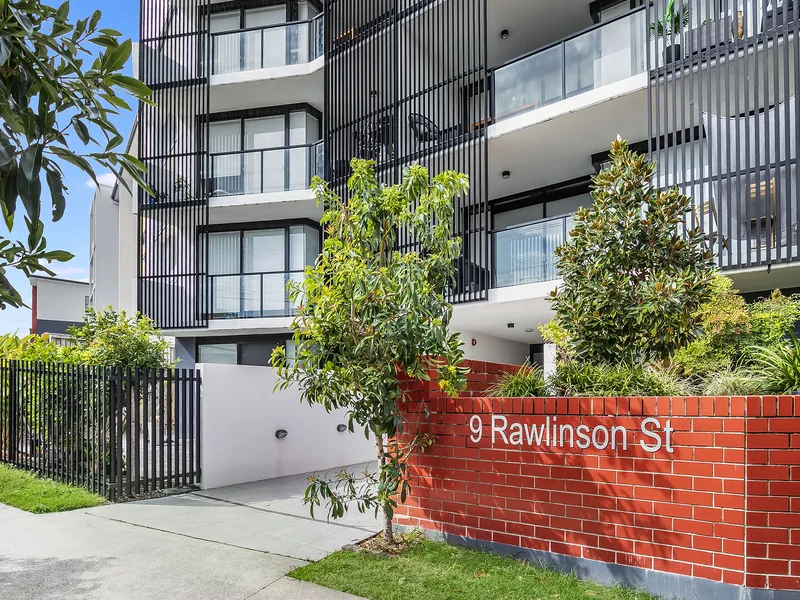 THREE BEDROOM APARTMENT WITH TWO CAR SPACES!