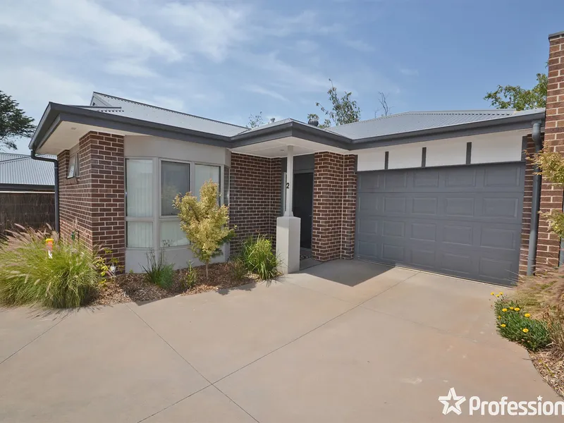 Features All The Comforts!!