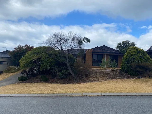 Fabulous Opportunity!! Just Listed Open 2-3pm Sat 26th 4 x 1 Family home in cul de sac with ocean glimpses