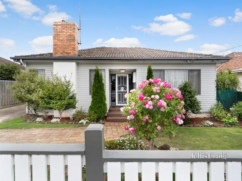 Sitting pretty on Vickers Street!