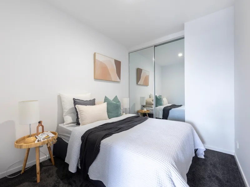 SIENNA – Extra Large & like Brand New