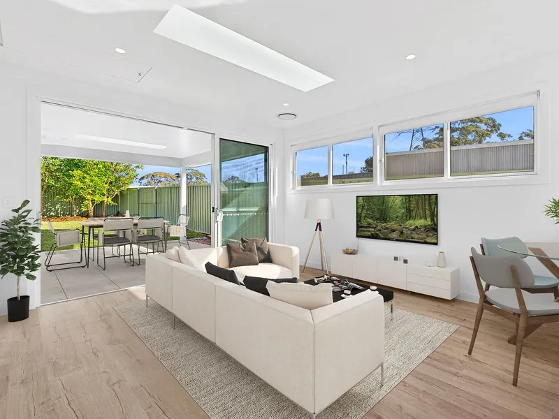 Chic Cottage ACCESS via Louise Street OR soccer field