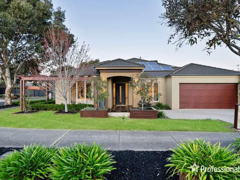 Deluxe Modern Living Set in the Coveted Estate of ''The Parks''!