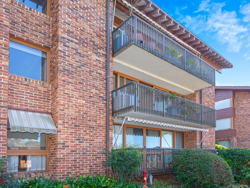 Level access, scintillating views, proximity to village amenities