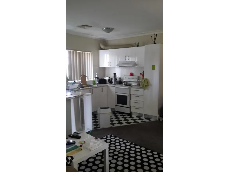 Avail 7 Nov - Bright 2 Level 2 Bedroom Unit