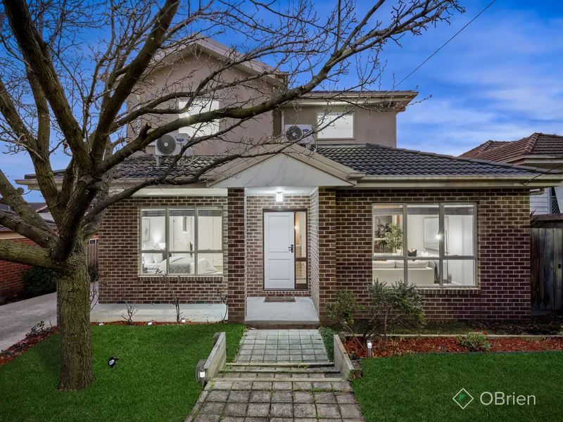 Rare Opportunity on Offer! Large Front Townhouse, Only 2 on the Block with Brick Front Fence. NO OWNER'S CORPORATION! ONLY GARAGE WALL JOINING!