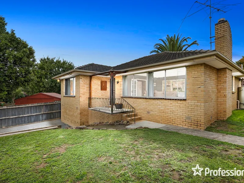 GREAT CORNER PROPERTY WITH COMFORTING FEATURES FOR FAMILIES & DOWNSIZERS