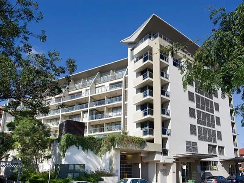 MODERN EXECUTIVE 1 BEDROOM APARTMENT