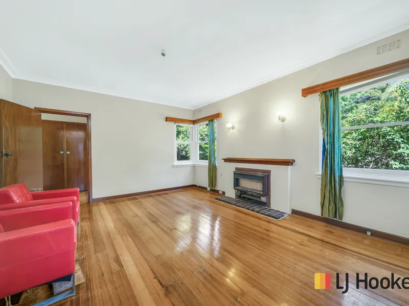 The unfurnished ultimate Family Home in Excellent Location for rent: Are you looking for a 3 bedroom home with 2 living rooms for the family?