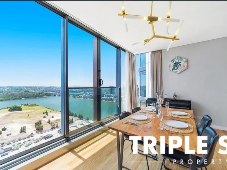 East-Facing with Plenty of Nature Light & Luxurious Water View & Elegant Timber Floor & 2 Car Space & Secure & Quiet