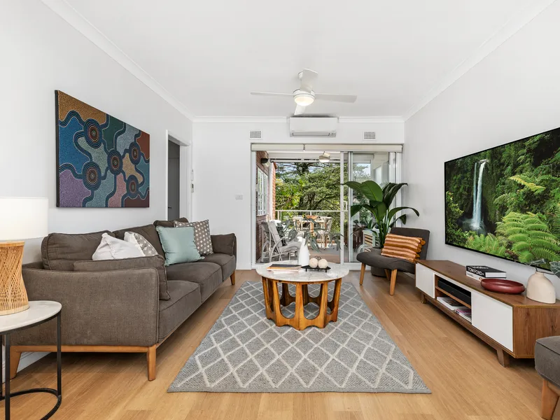 Peaceful, private, pristine entertainer a 400m stroll to rail