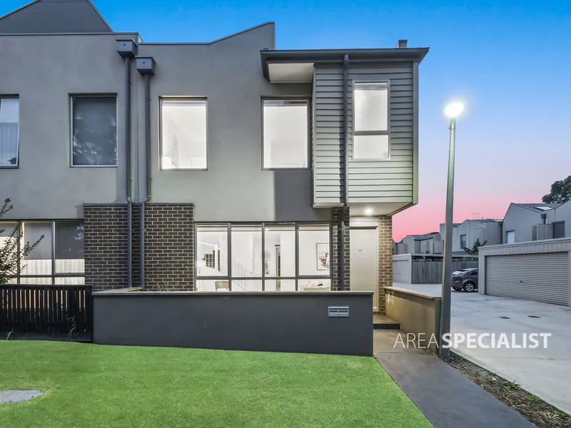 Prestigious Location! Luxurious Townhouse!