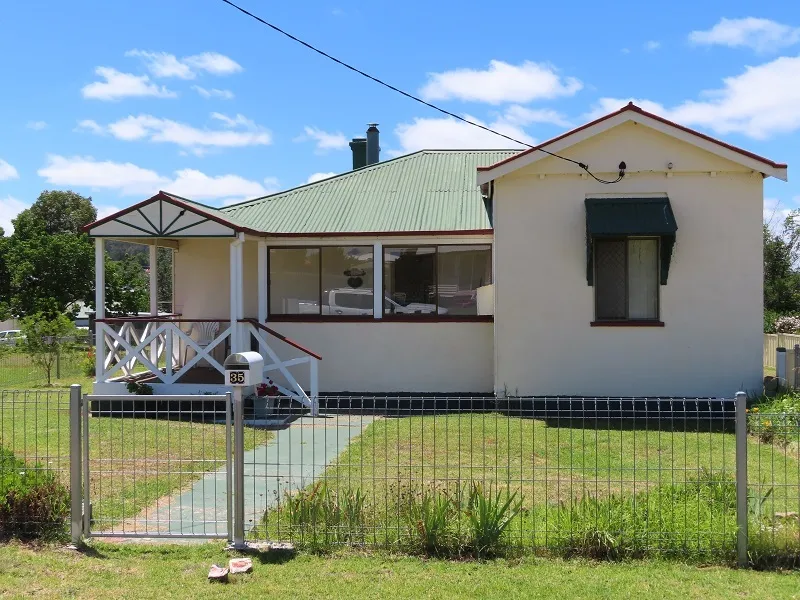 Quaint Cottage 2 Blocks From Creek Parkland