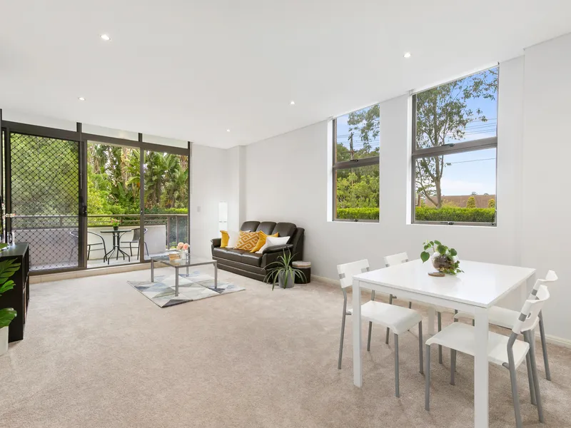 Sunshine, modern style and village convenience