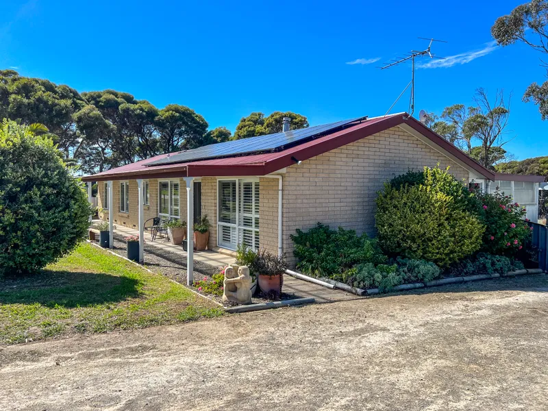 Charming Rural Lifestyle Property Close to Town