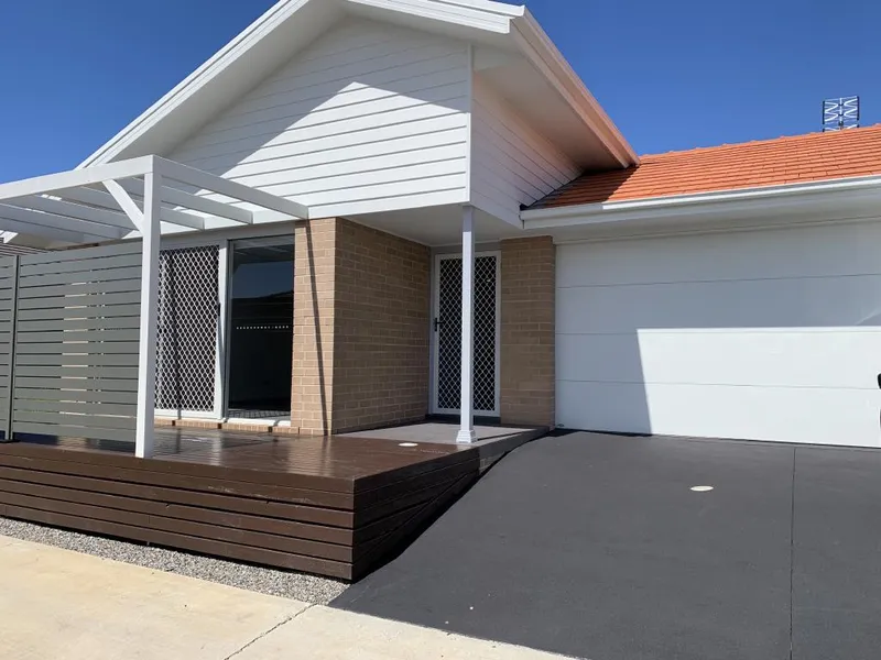 BRAND NEW Three Bedroom Duplex with Ducted Air Conditioning