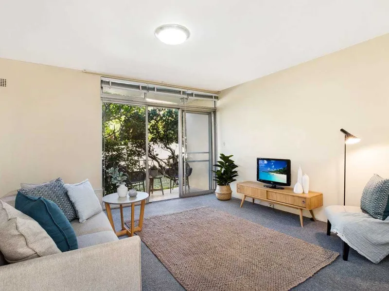 Fresh, Bright apartment with entry-level appeal