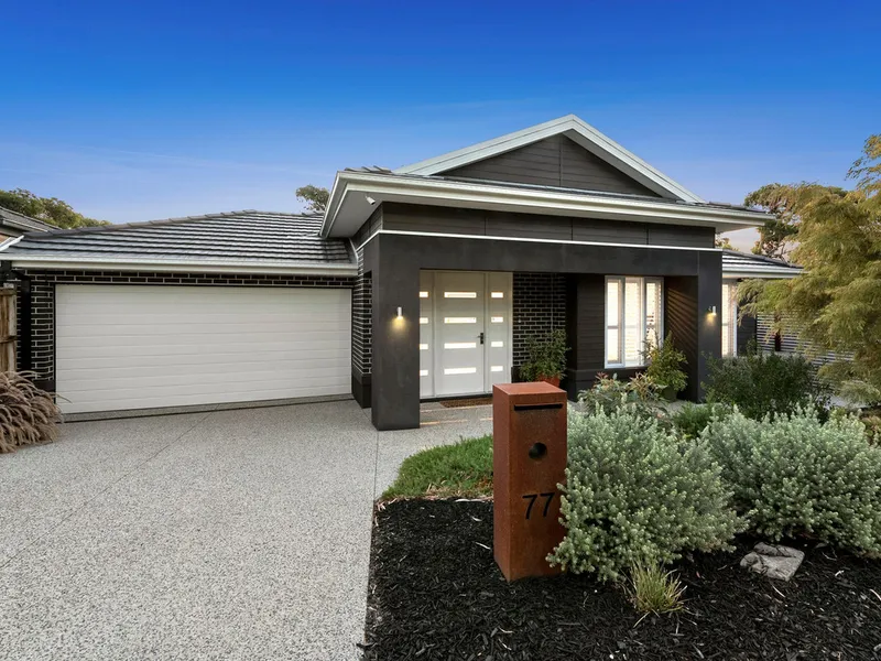 Designer Style With Idyllic Bushland Views