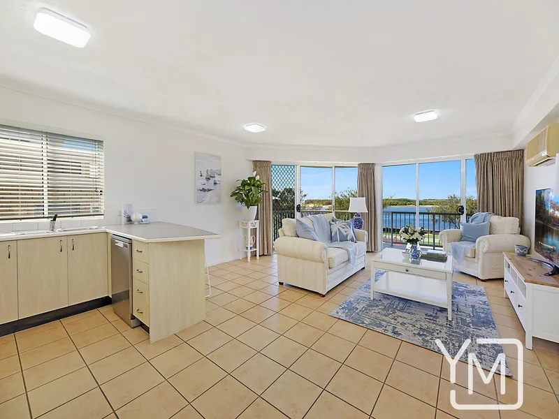Prime Golden Beach Location – Never To Be Built Out Views