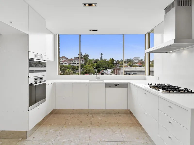 Sunny Top Floor Apartment