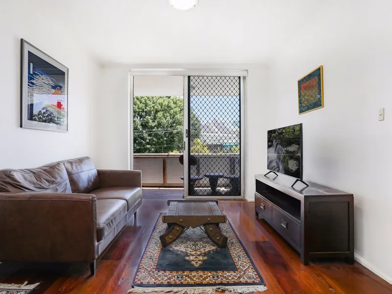 One bedroom apartment in the heart of Newtown