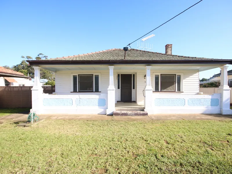 PRESENTING THIS STUNNING RENOVATED CALIFORNIAN BUNGALOW HOME