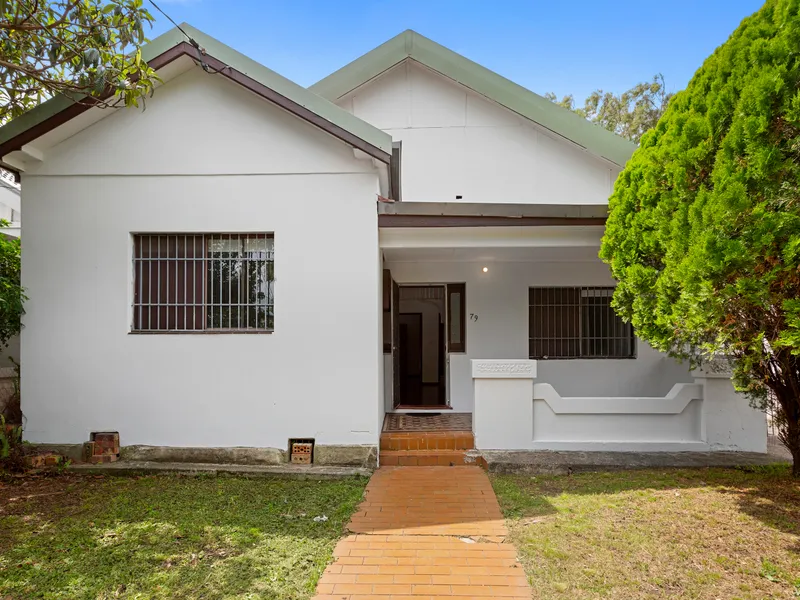 Full brick home on a large 602sqm block - Location, Potential, Convenience