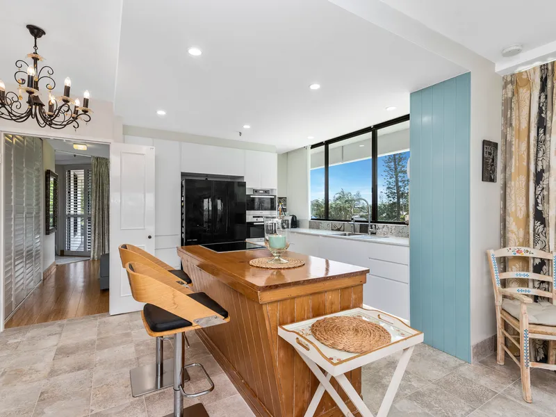 Undisputedly, Main Beach's Number 1 Agent - for over 30 years!!