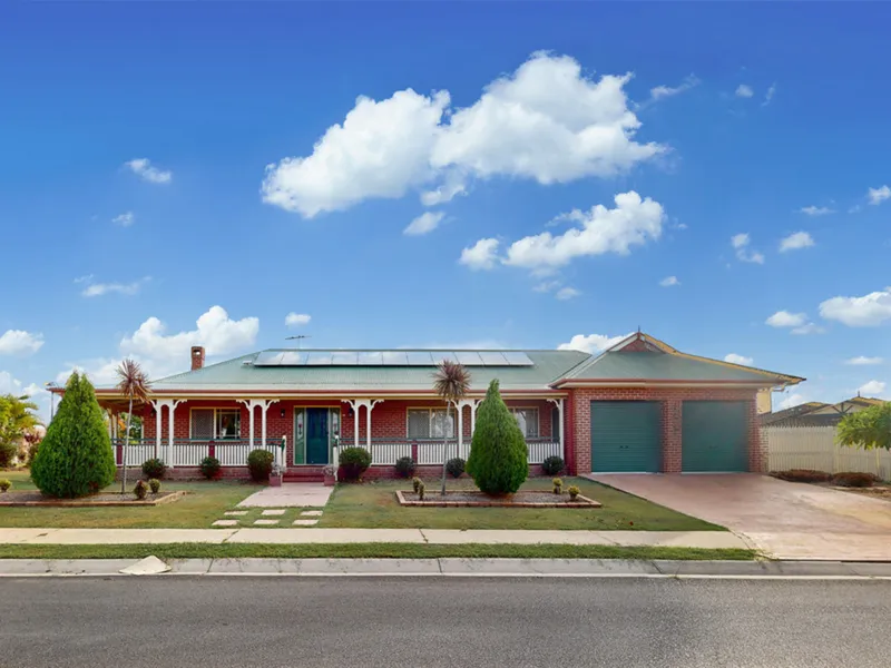 Well Maintained Family Home with Ducted AC!