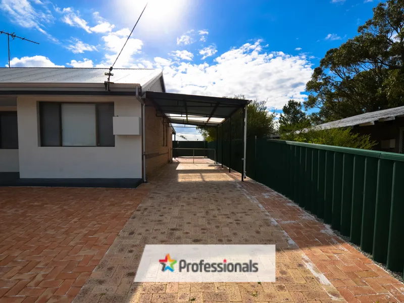 LIVE IN FABULOUS FALCON , WALK TO FALCON BAY AND LOADS OF PARKING, LOW MAINTENANCE