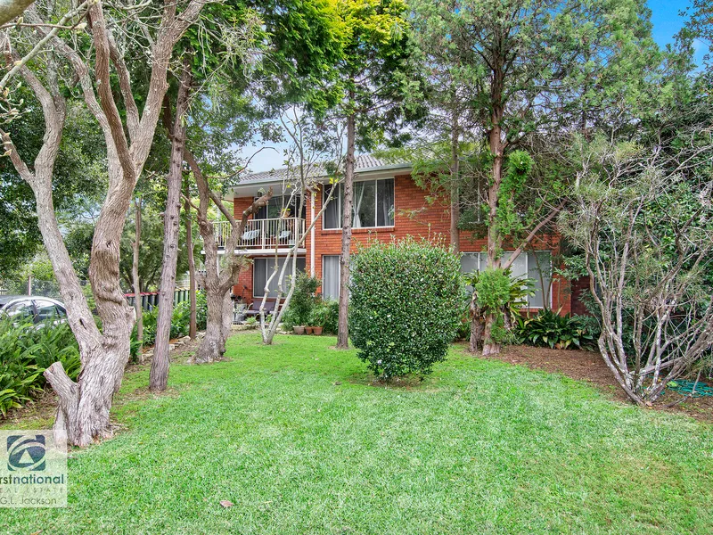 INVESTORS & FIRST HOME BUYERS! RENOVATED UNIT!