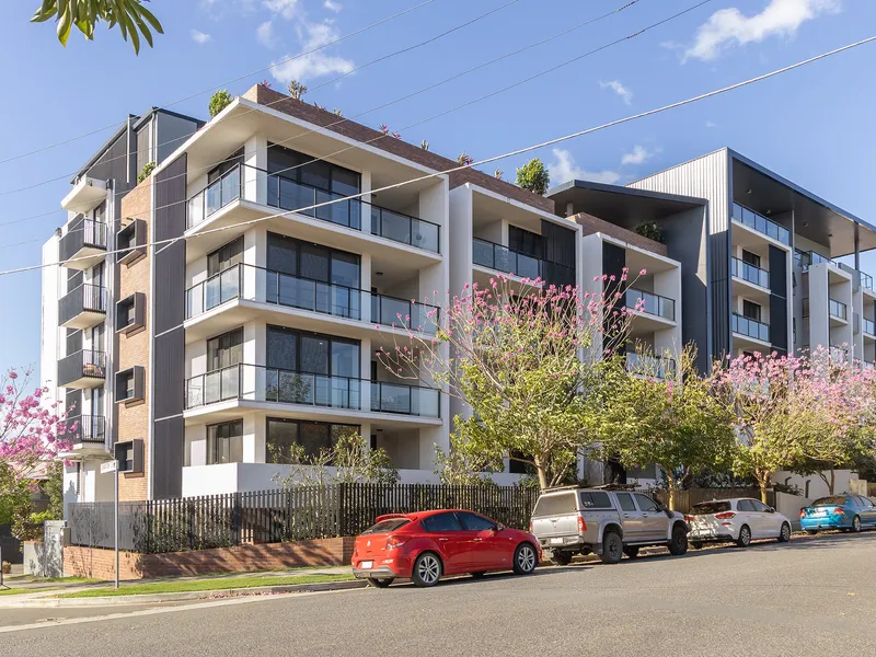 Chermside Elegance: Contemporary 2-Bed Apartment with Dual Parking and Urban Comfort