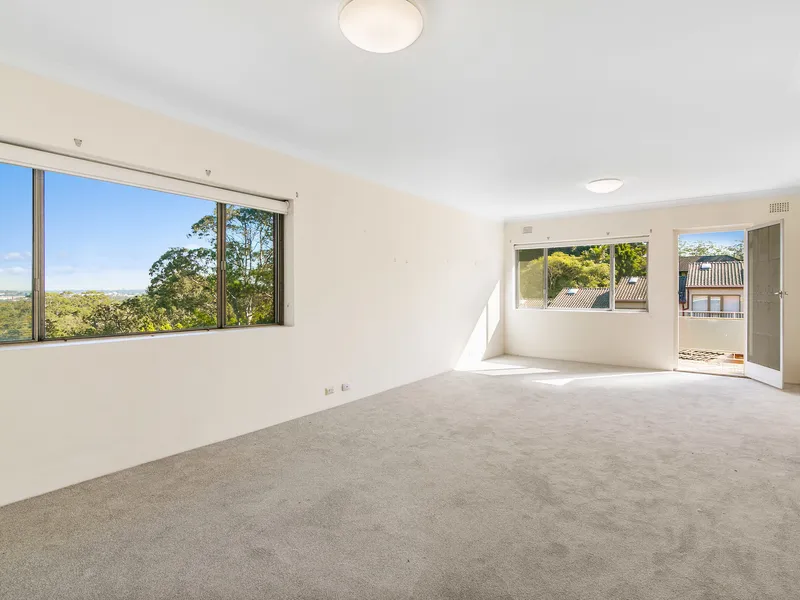 Quiet and convenient - top floor apartment