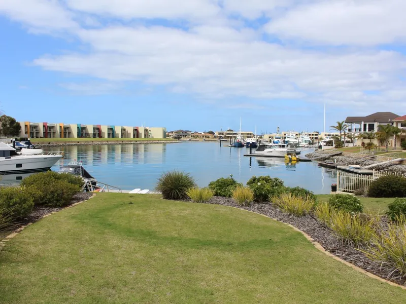 Waterfront living with a pontoon - 2/1 Sailfish Drive Port Lincoln