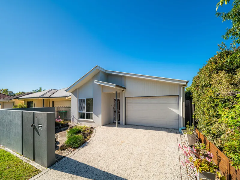 3 Bedroom Home with Rose Garden