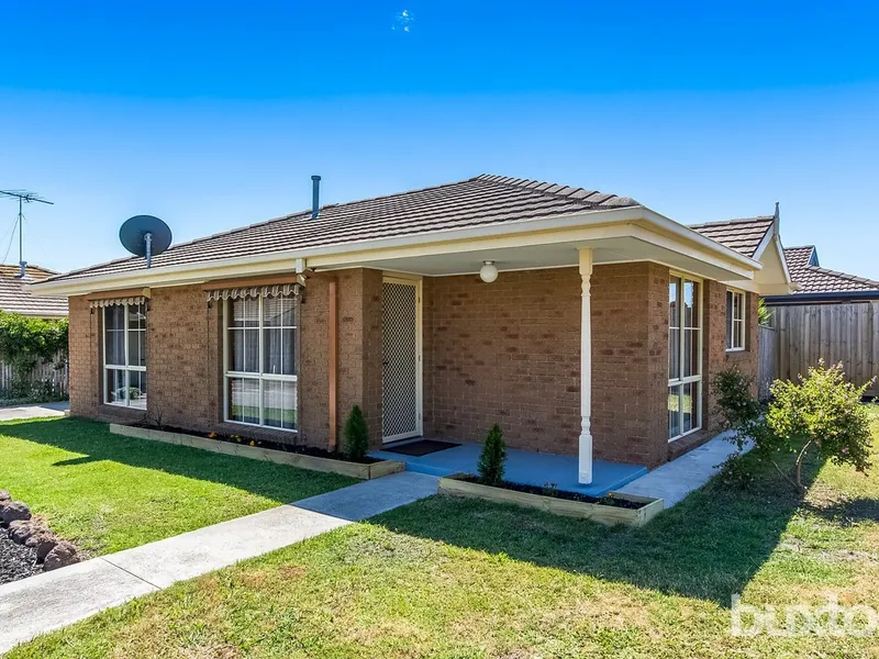 Immaculate 2 Bed Room unit - convenient location!
