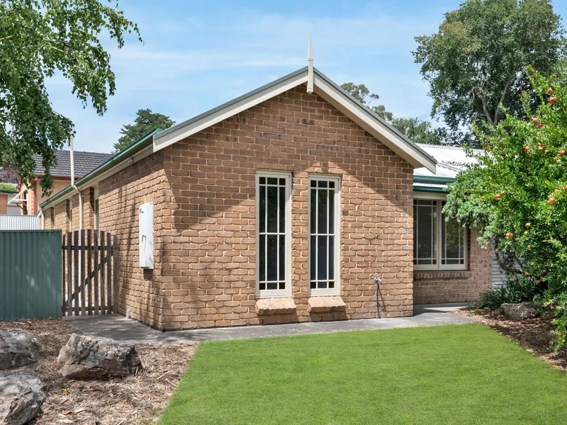 A hassle-free downsizer or cosy kick-start to country